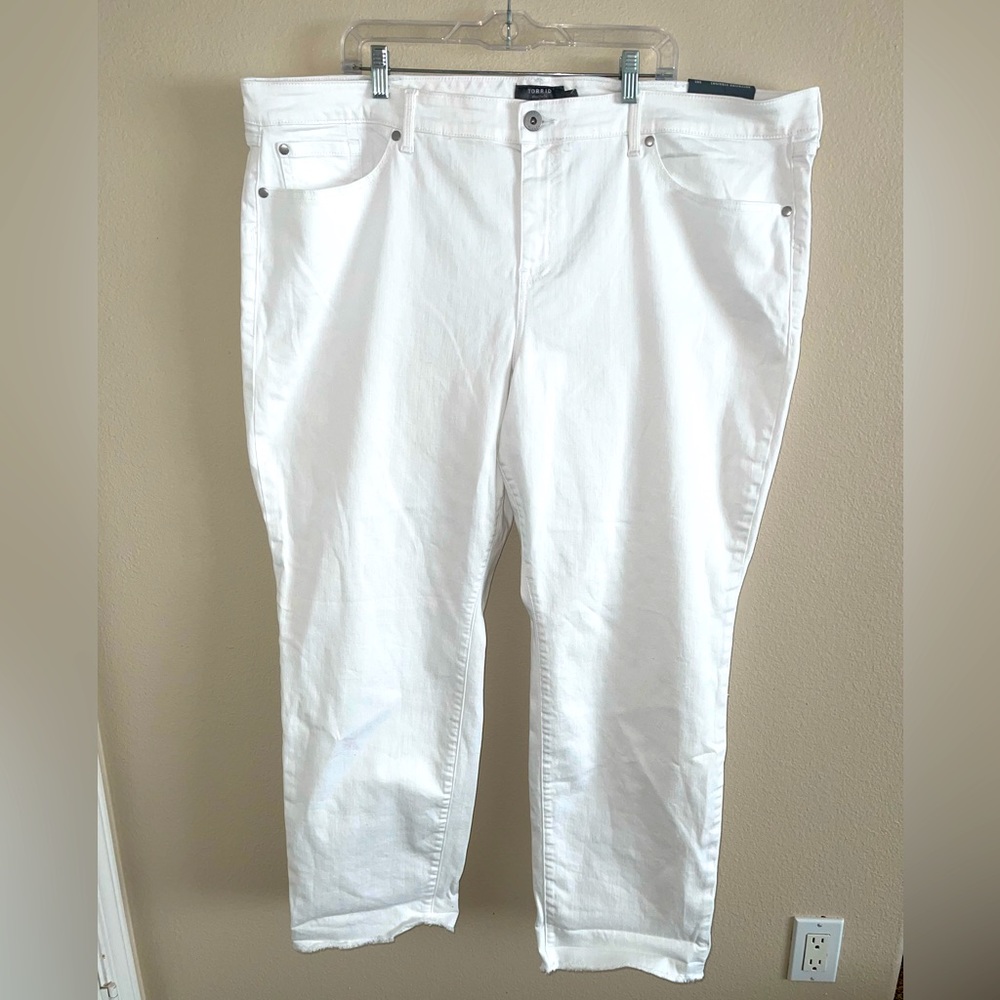 Torrid New White Mid Rise Boyfriend Straight Denim Jeans size‎ 26T/4X